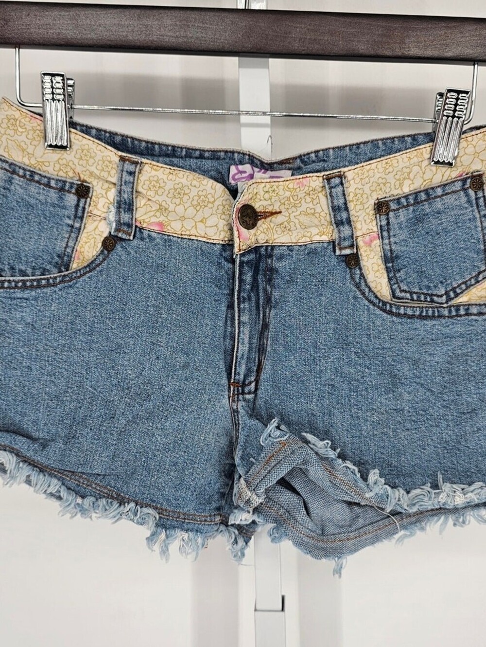 Vimntage Y2K Utopia Womens Sz M Cutoff Blue Jean Shorts Floral Trim